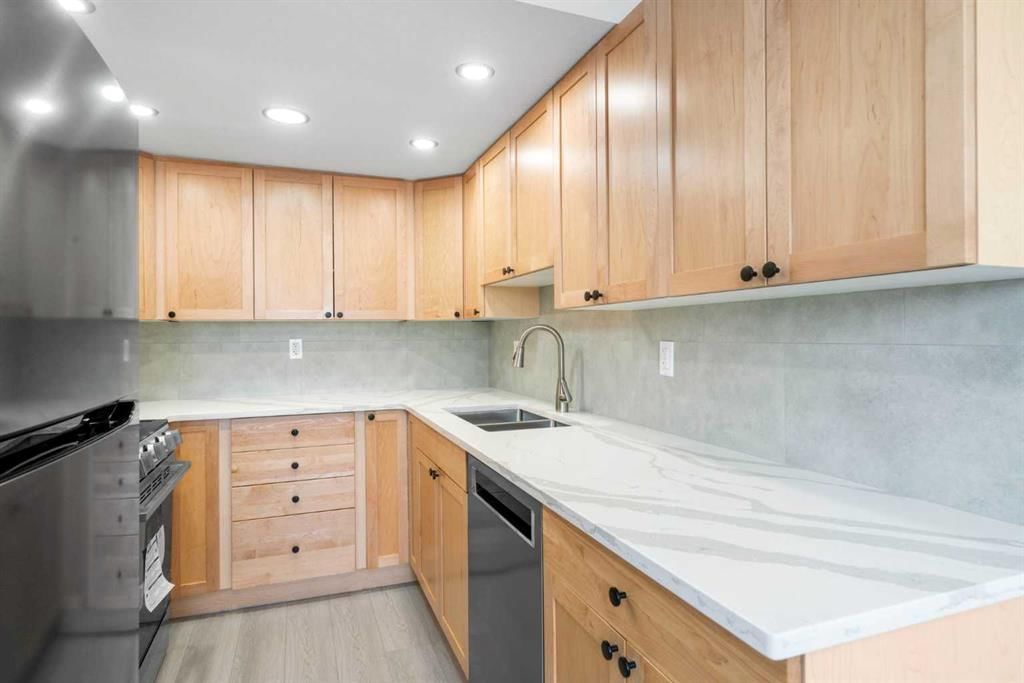 10, 1055 72 Avenue NW, Calgary — photo 4 of 40