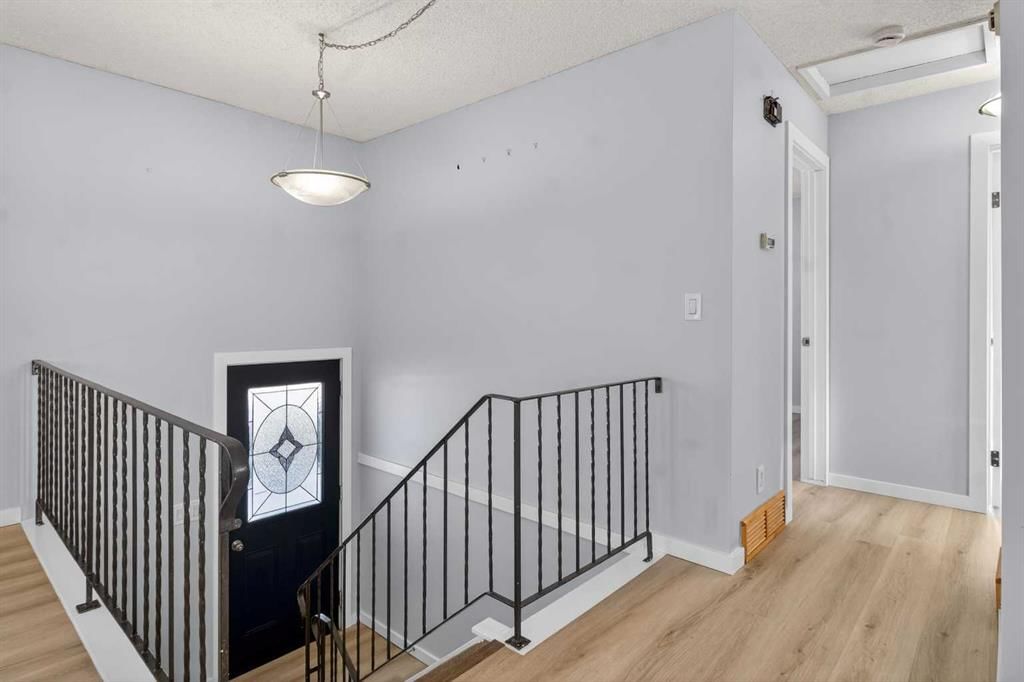 159 Pinecliff Way NE, Calgary — photo 2 of 35