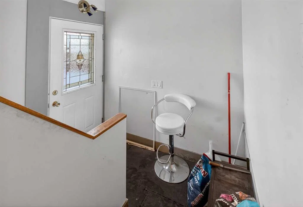 6723 23 Avenue NE, Calgary — photo 2 of 26
