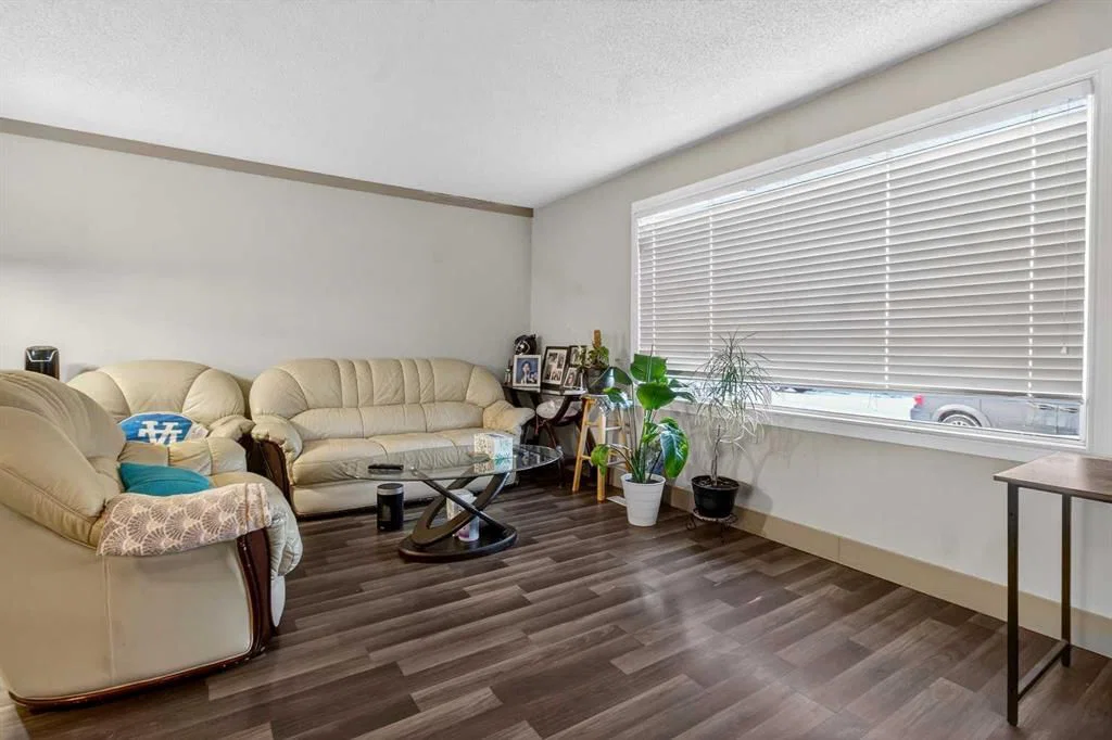 6723 23 Avenue NE, Calgary — photo 4 of 26