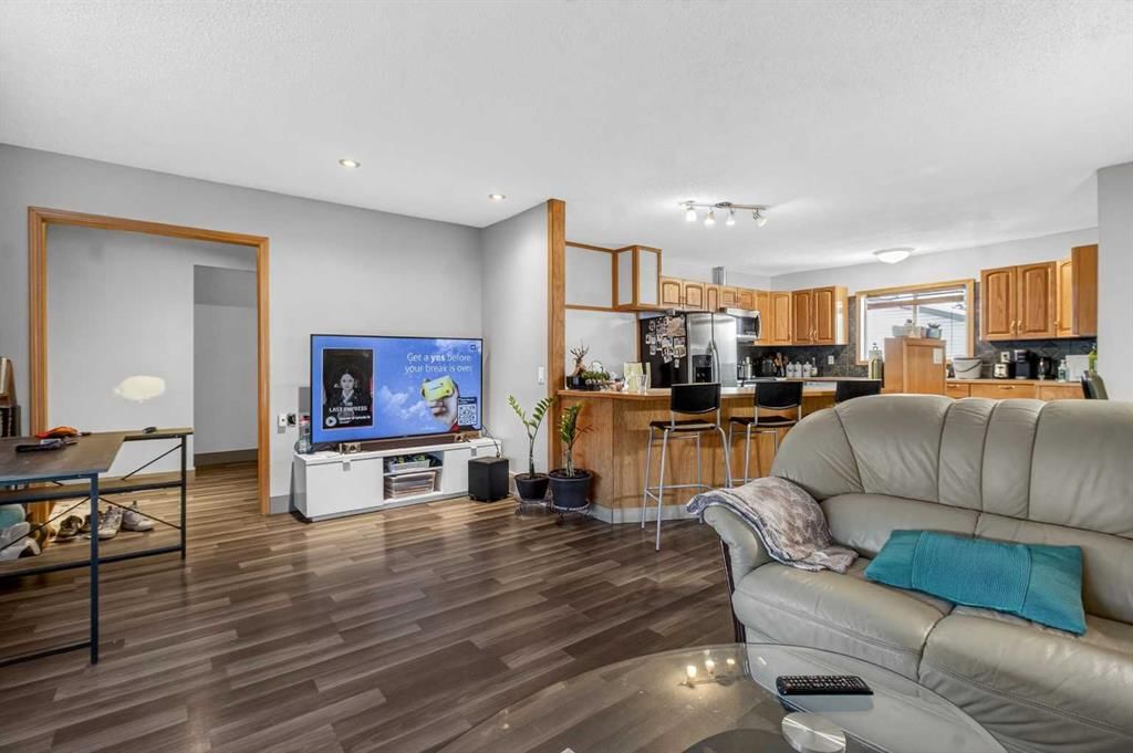 6723 23 Avenue NE, Calgary — photo 5 of 26