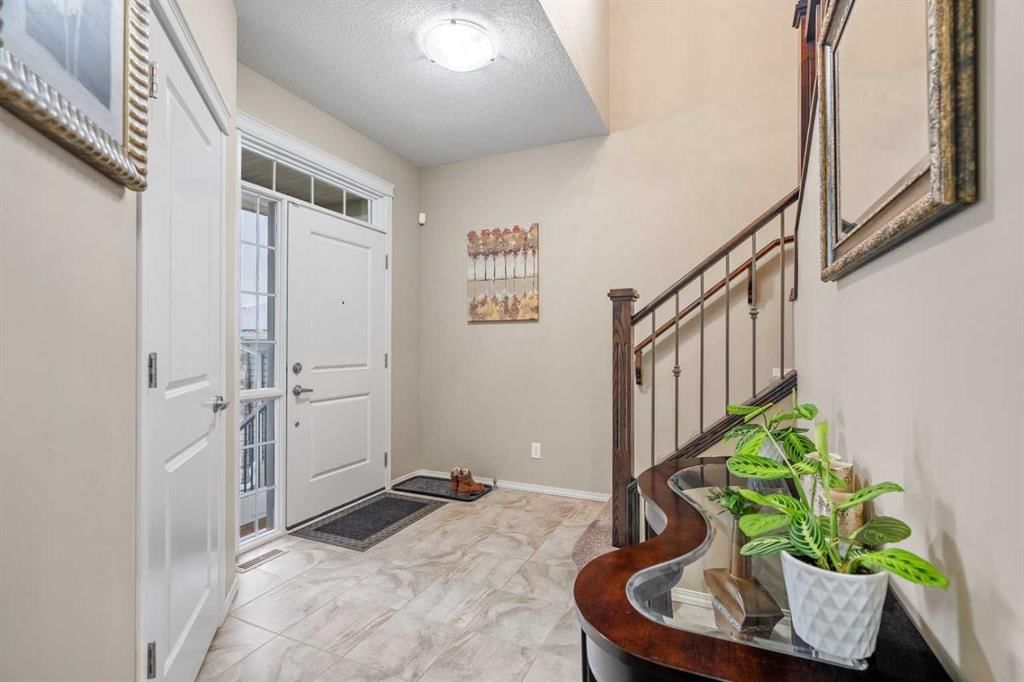 47 Nolancliff Place NW, Calgary — photo 5 of 50