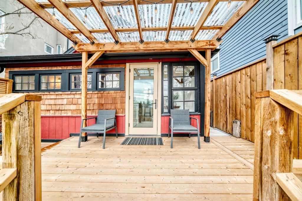 3835 Parkhill Street SW, Calgary — photo 2 of 35