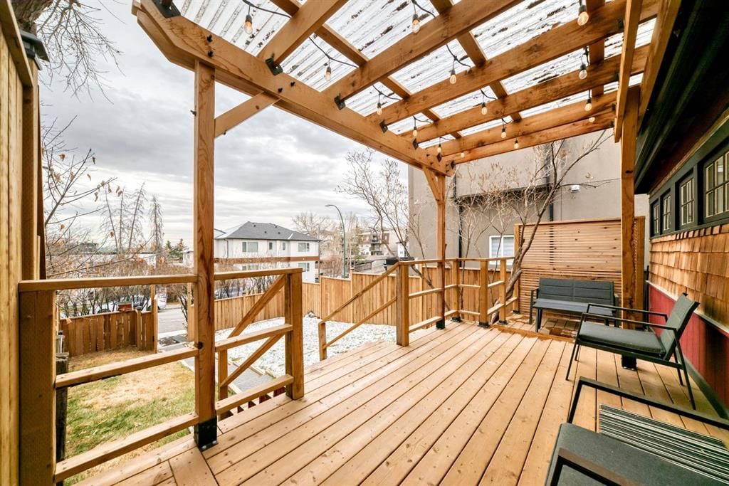 3835 Parkhill Street SW, Calgary — photo 3 of 35