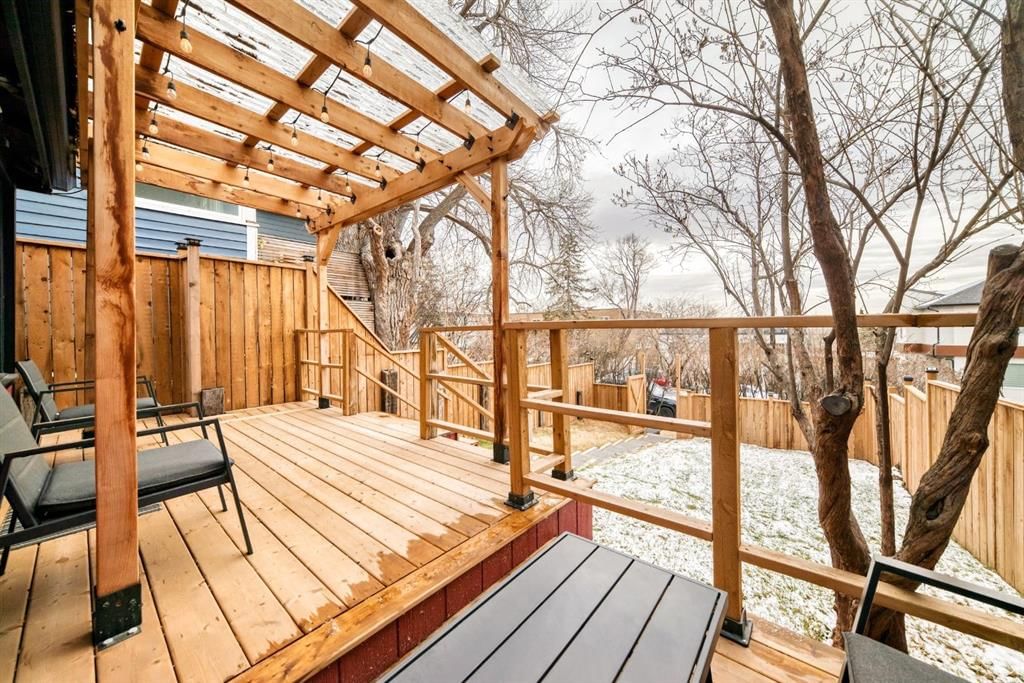 3835 Parkhill Street SW, Calgary — photo 4 of 35