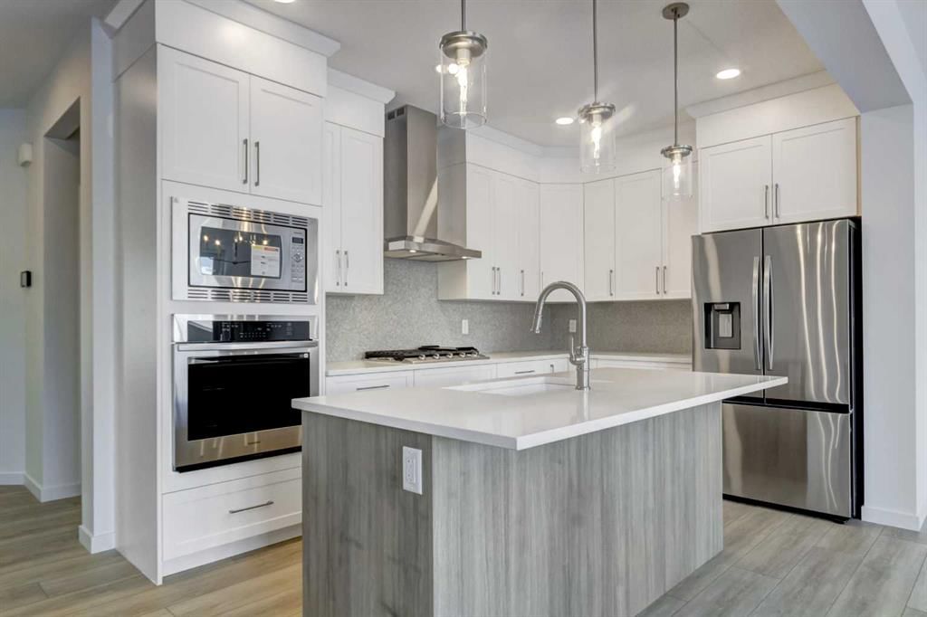 52 Magnolia Green SE, Calgary — photo 5 of 37