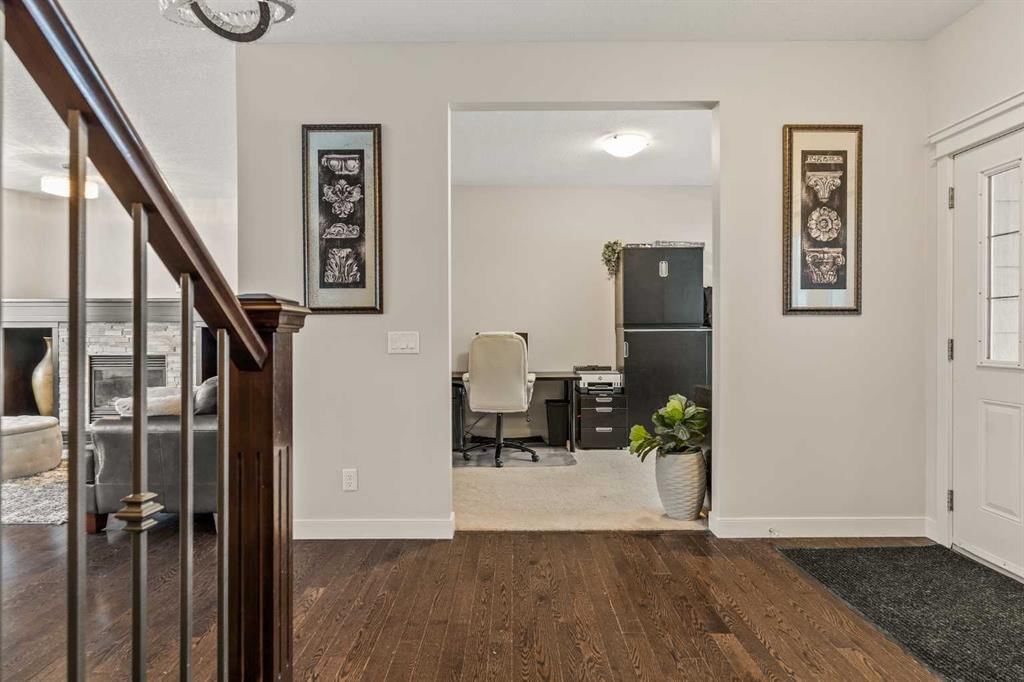 6 Crestridge Mews SW, Calgary — photo 5 of 48