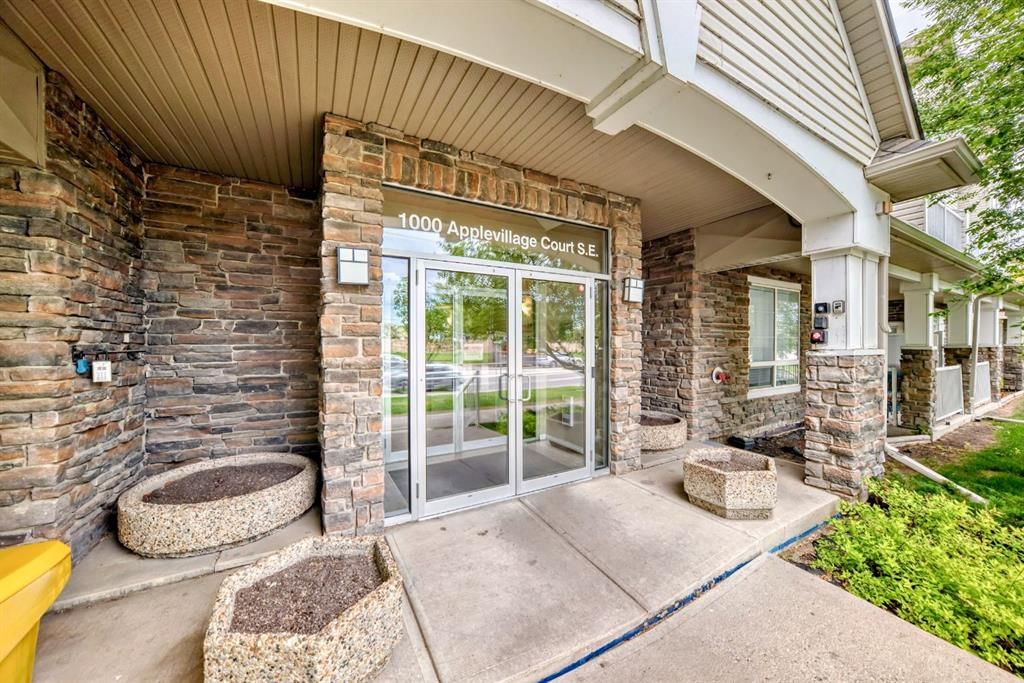 209, 1000 Applevillage Court SE, Calgary — photo 3 of 38