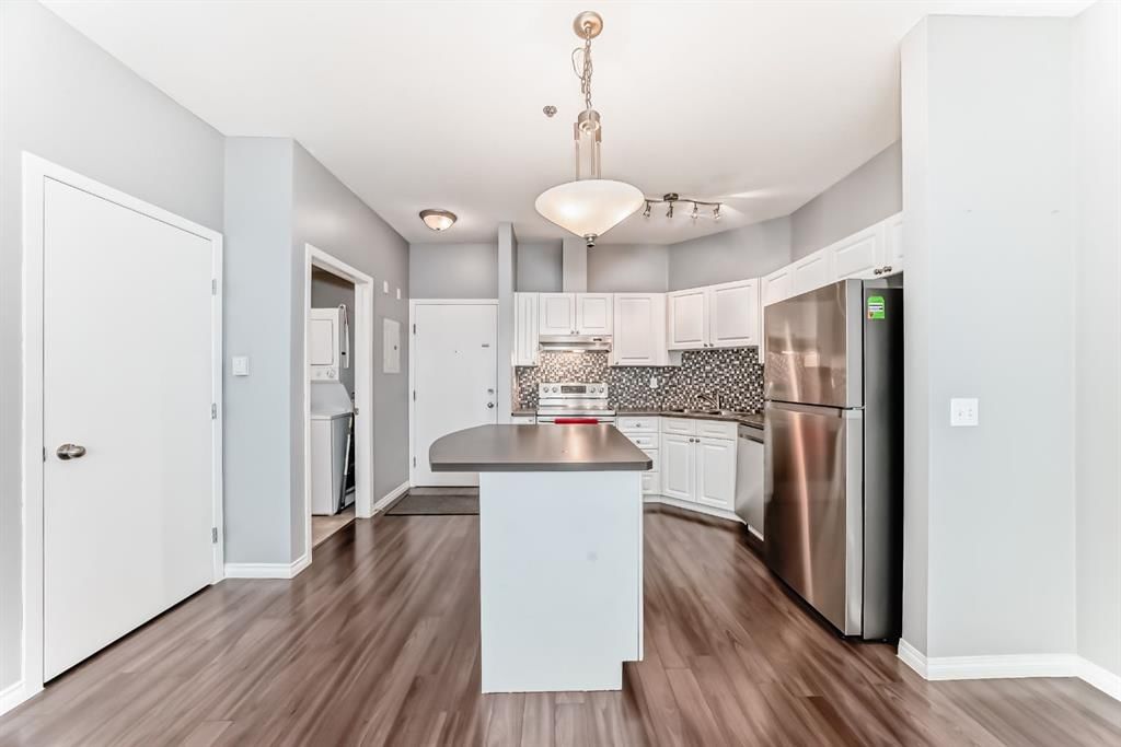 209, 1000 Applevillage Court SE, Calgary — photo 5 of 38