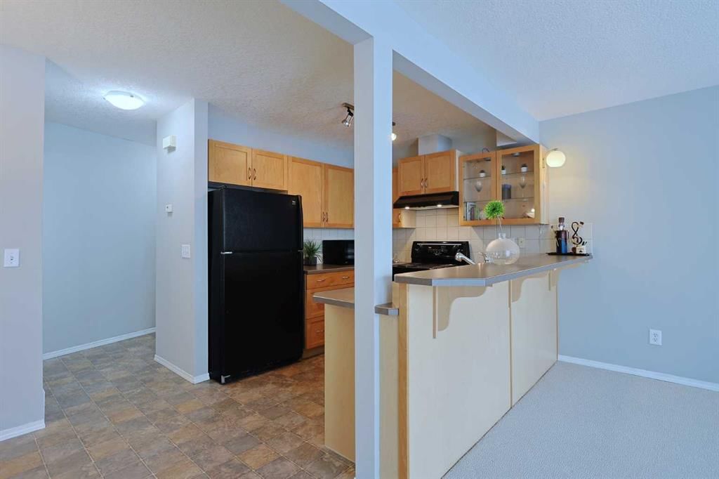 322 Country Village Cape NE, Calgary — photo 2 of 27