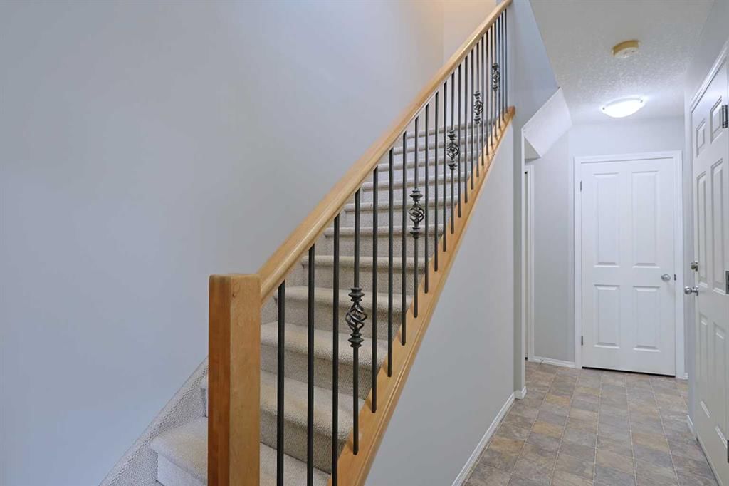 322 Country Village Cape NE, Calgary — photo 5 of 27