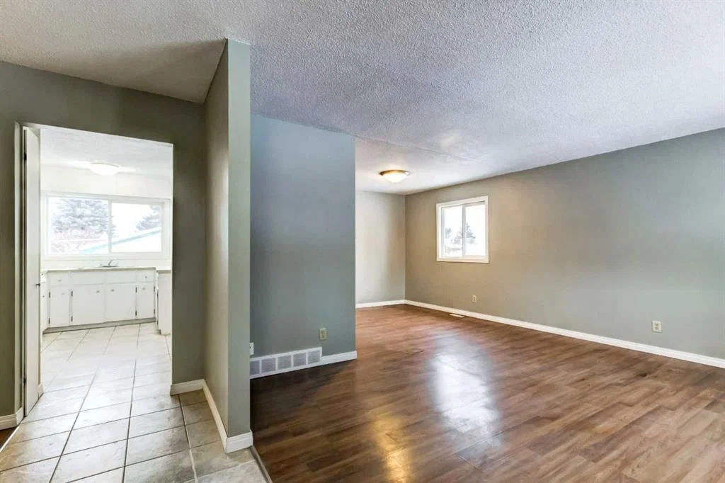 708 Sacramento Place SW, Calgary — photo 3 of 35