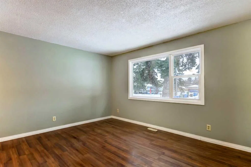 708 Sacramento Place SW, Calgary — photo 4 of 35
