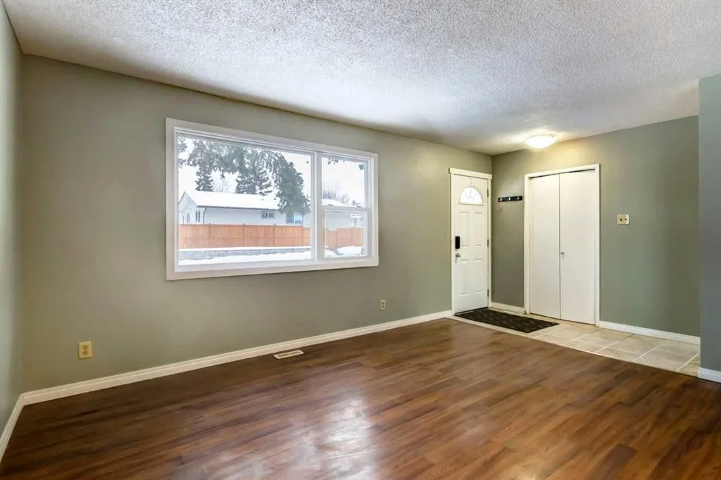 708 Sacramento Place SW, Calgary — photo 5 of 35