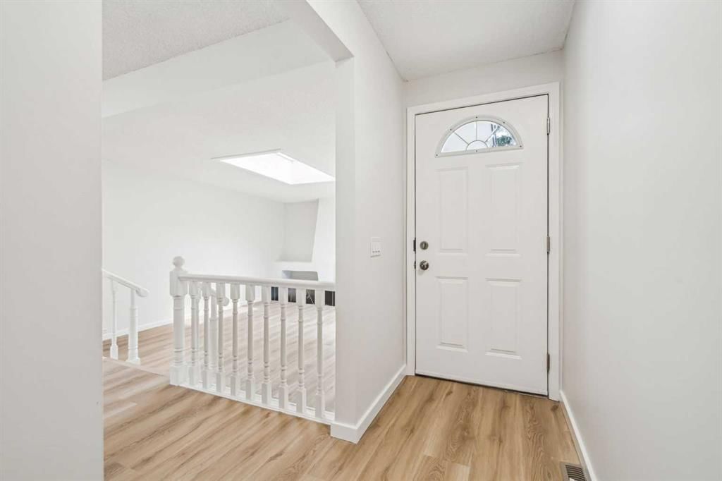 114 Dalgleish Bay NW, Calgary — photo 4 of 44