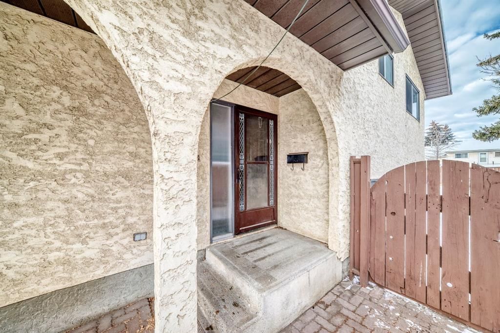 11 Falwood Place NE, Calgary — photo 4 of 17