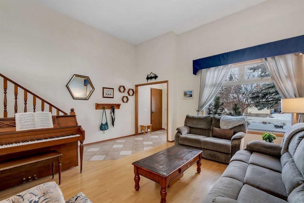 244 Ranchridge Court NW, Calgary — photo 3 of 46