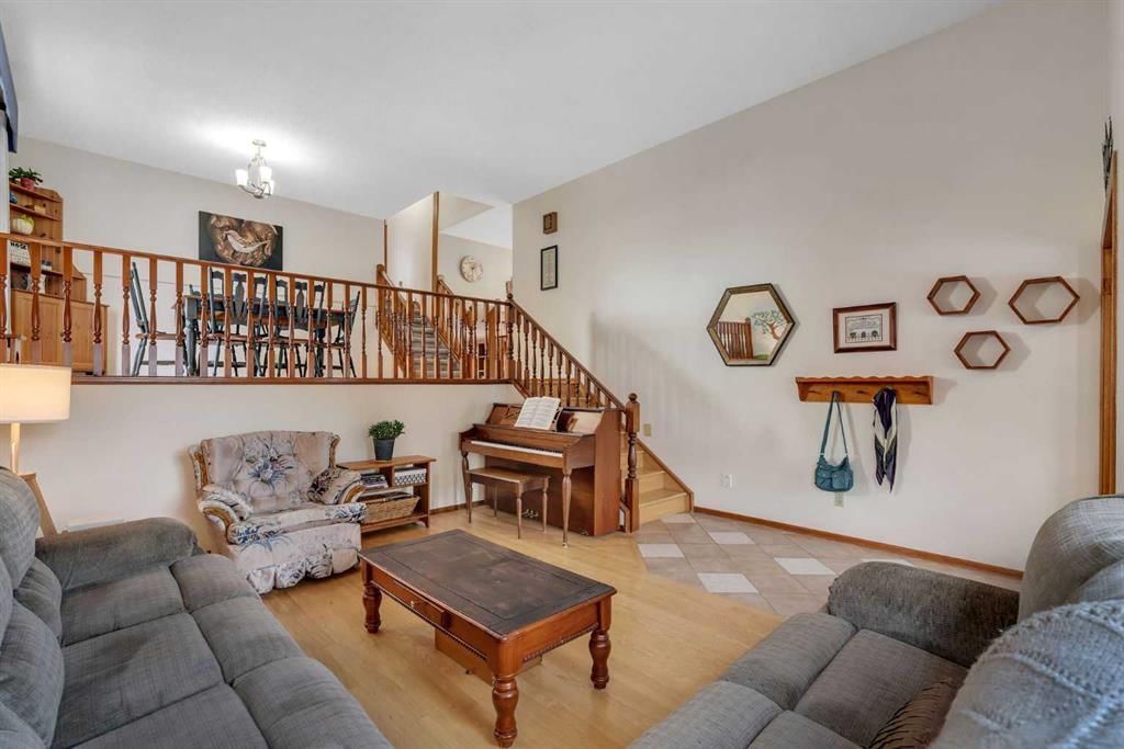 244 Ranchridge Court NW, Calgary — photo 4 of 46