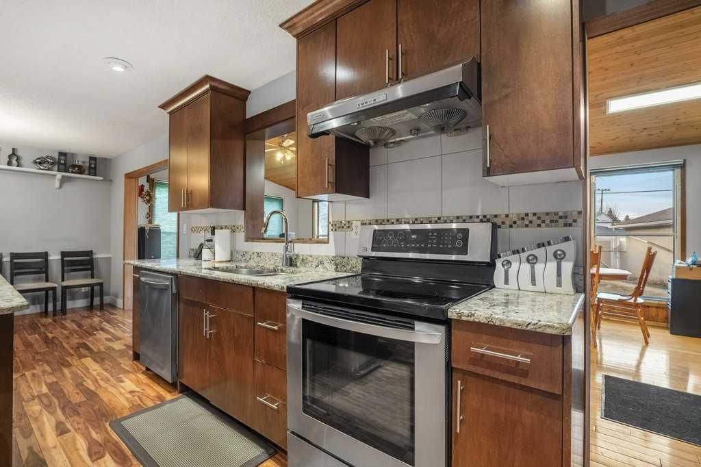 4704 Marbury Place NE, Calgary — photo 4 of 50