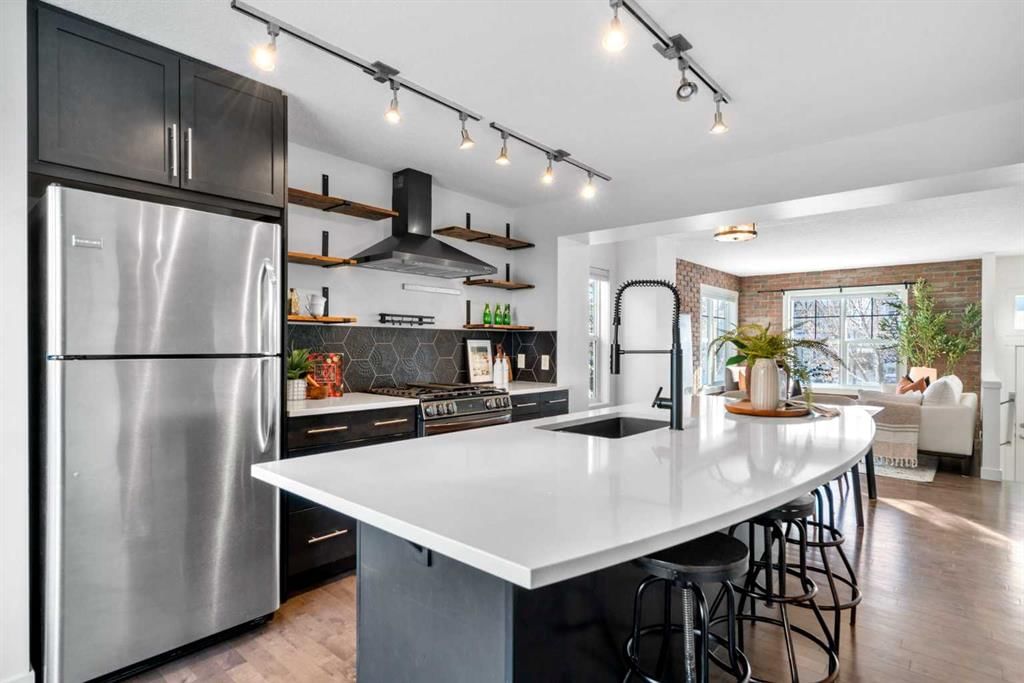 580 Mckenzie Towne Drive SE, Calgary — photo 2 of 48