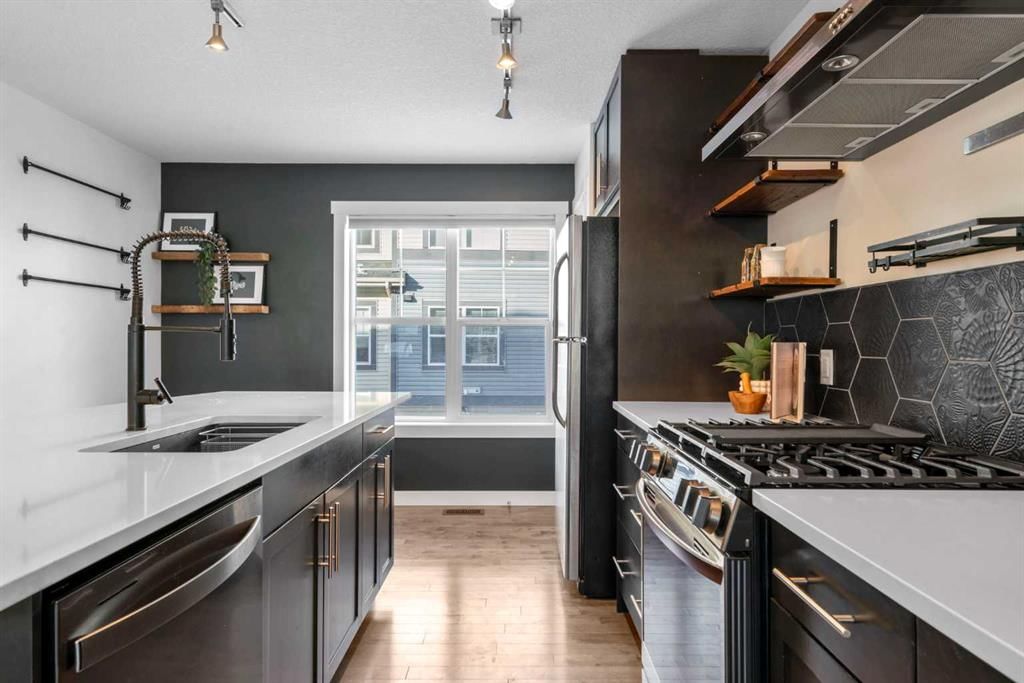580 Mckenzie Towne Drive SE, Calgary — photo 3 of 48
