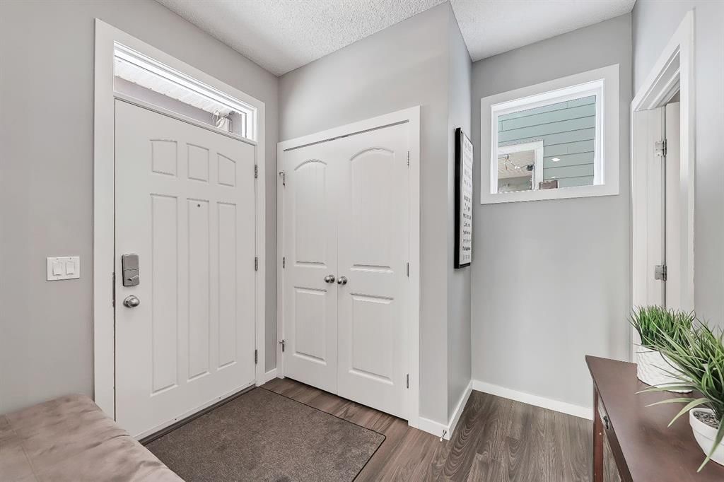 300 Marquis Heights SE, Calgary — photo 3 of 45