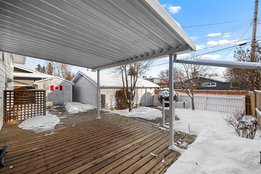 10727 Mapleglen Crescent SE, Calgary — photo 4 of 36