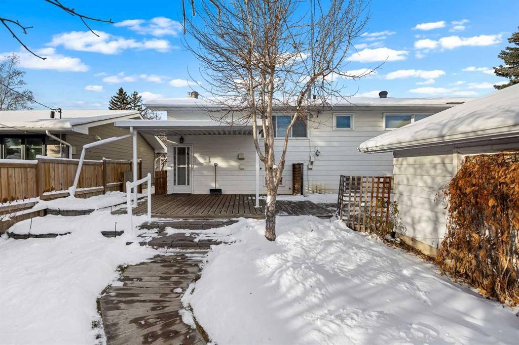 10727 Mapleglen Crescent SE, Calgary — photo 5 of 36