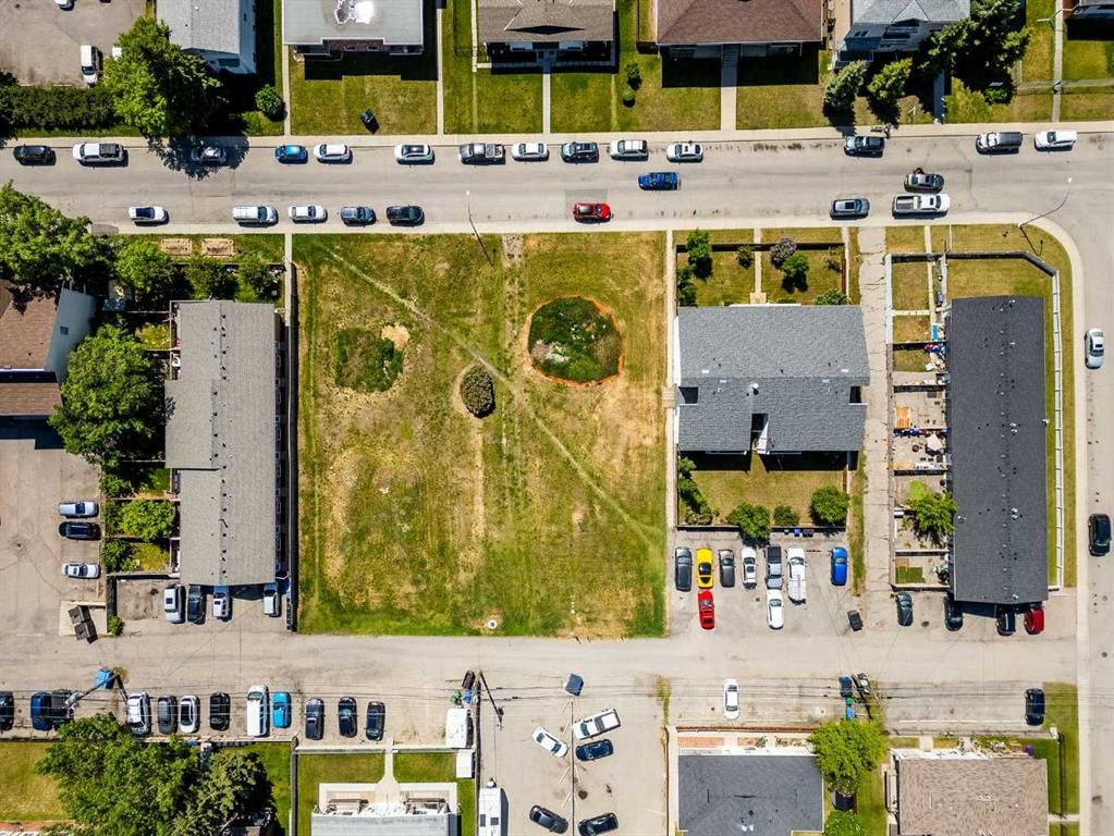 4320 75 Street NW, Calgary — main listing photo
