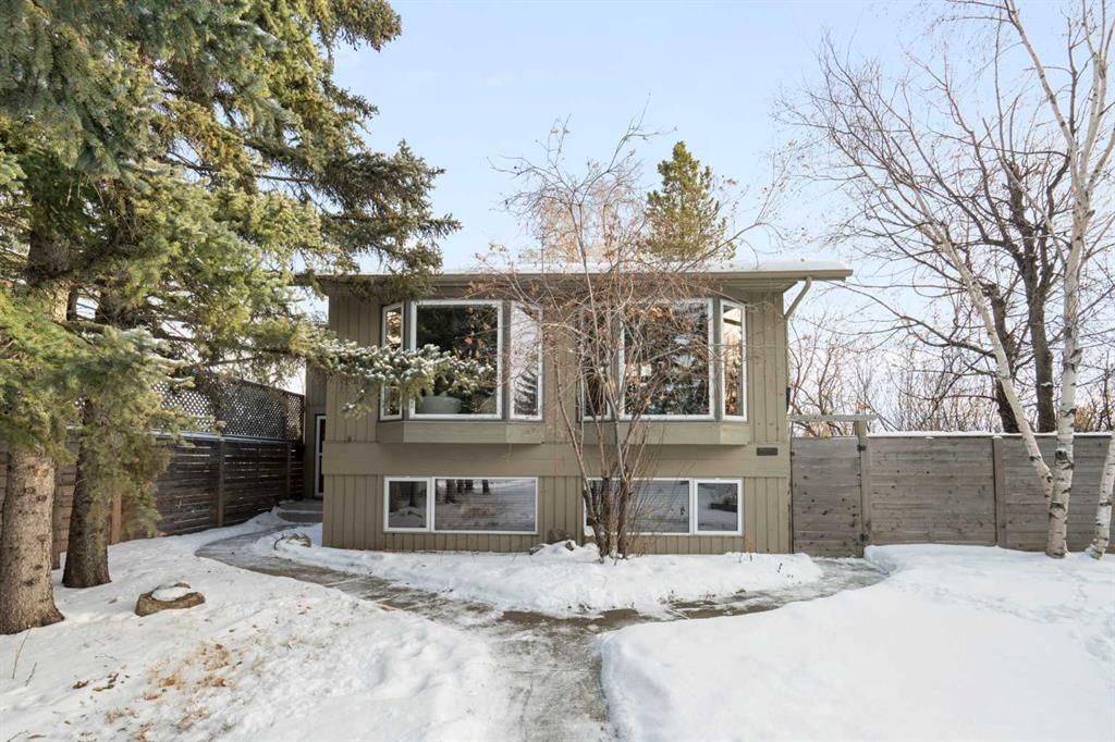211 Coach Side Road SW, Calgary — photo 3 of 40