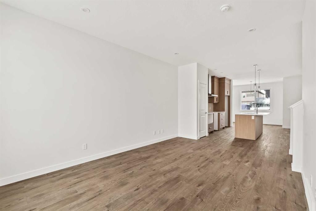 19815 45 Street SE, Calgary — photo 4 of 37