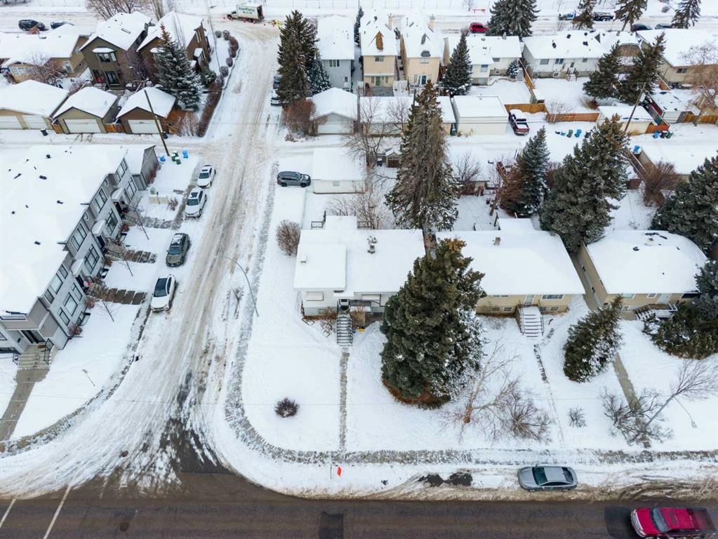 1740 20 Avenue NW, Calgary — photo 2 of 11