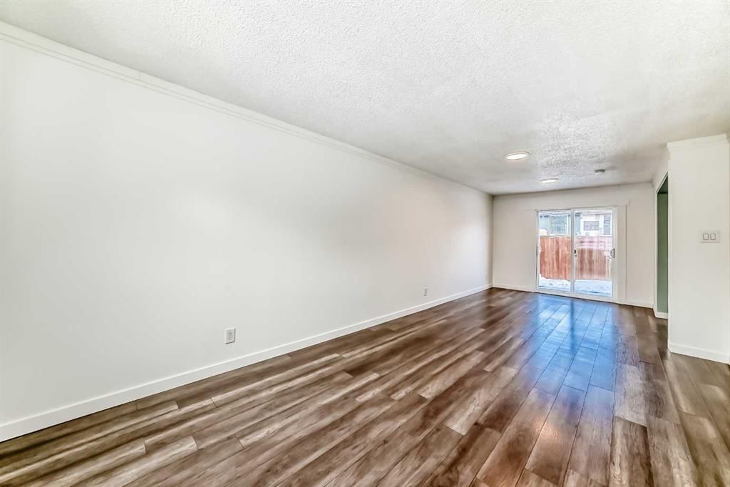 6808 26 Avenue NE, Calgary — photo 5 of 26
