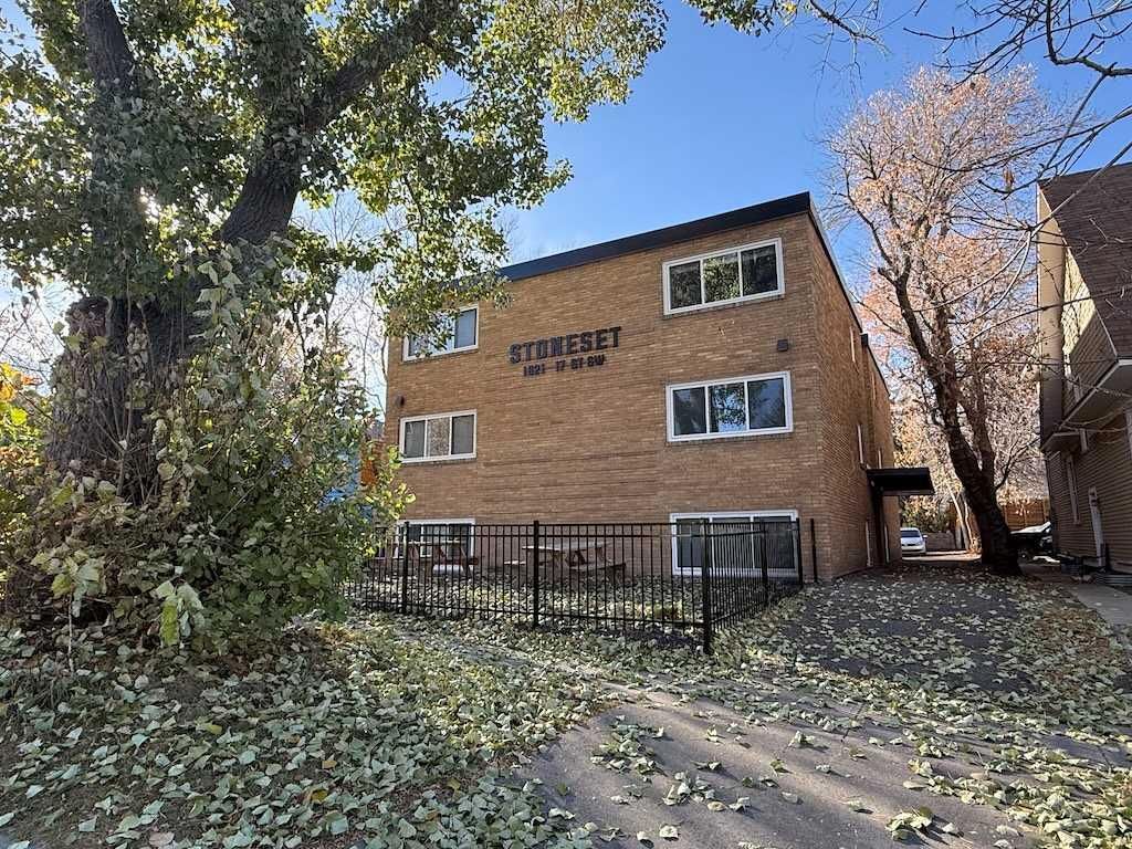 1821 17 Street SW, Calgary — main listing photo