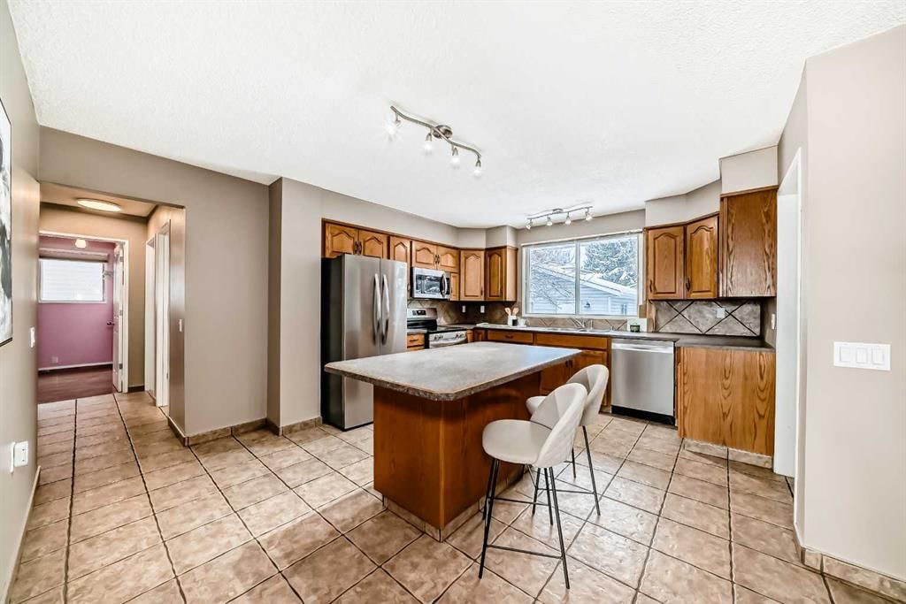 131 Bracewood Road SW, Calgary — photo 4 of 47