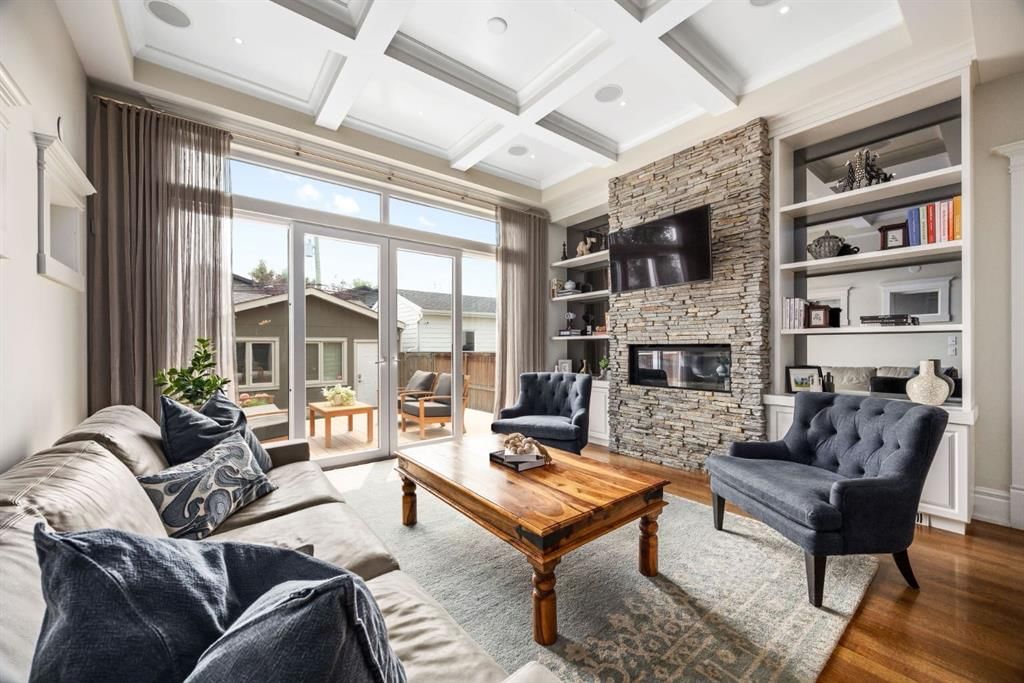 2037 48 Avenue SW, Calgary — photo 3 of 43