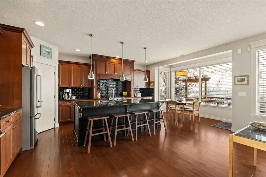353 Discovery Ridge Boulevard SW, Calgary — photo 5 of 38