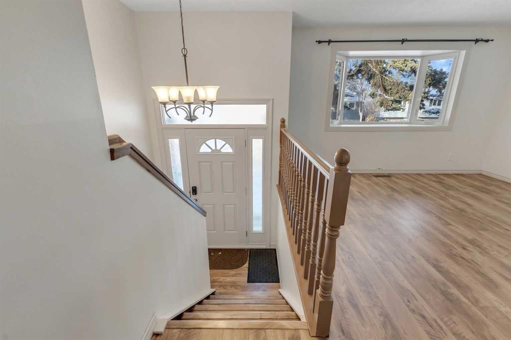 3335 Doverview Road SE, Calgary — photo 2 of 41