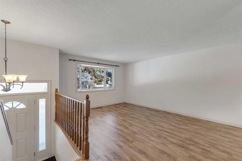 3335 Doverview Road SE, Calgary — photo 3 of 41