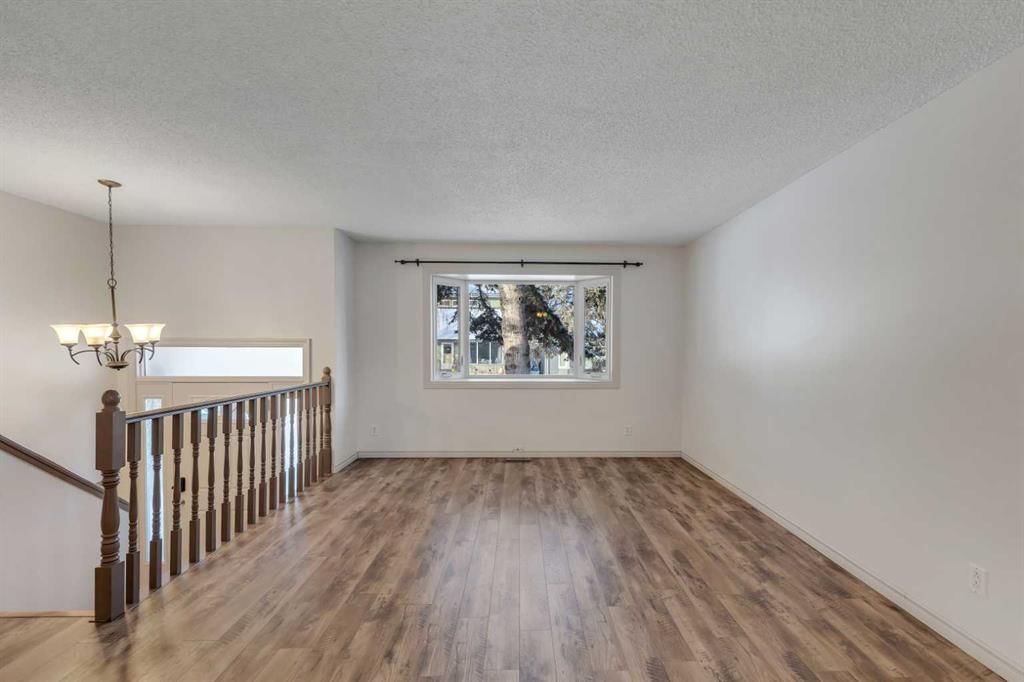 3335 Doverview Road SE, Calgary — photo 4 of 41