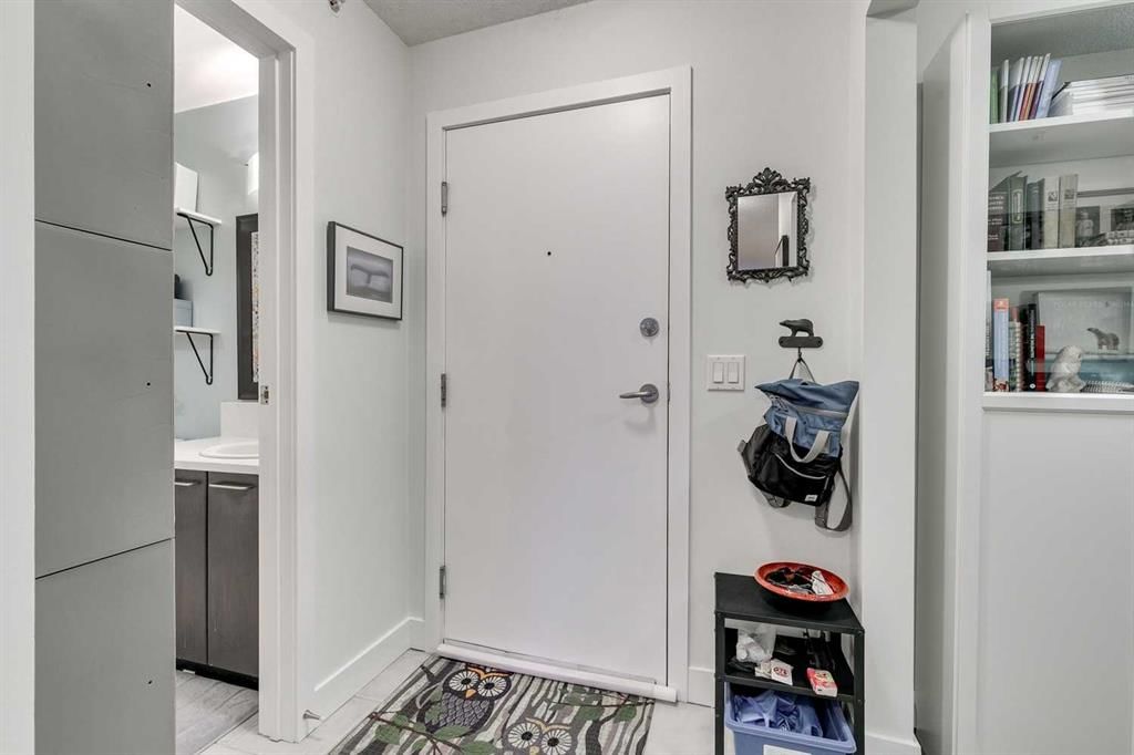 438, 35 Richard Court SW, Calgary — photo 4 of 39