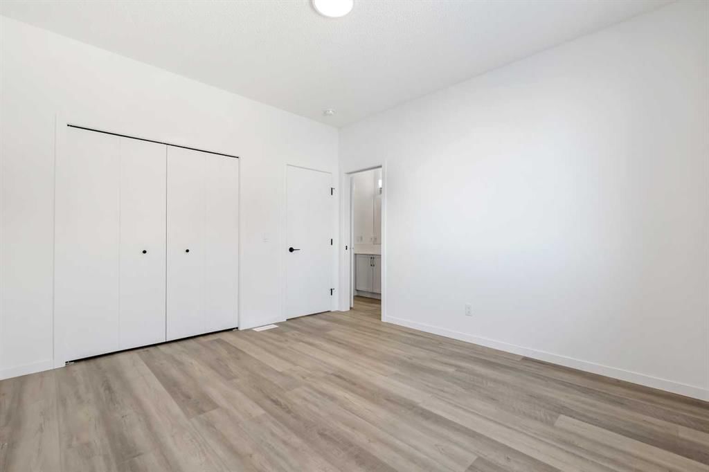 438 Corner Glen Way NE, Calgary — photo 5 of 19