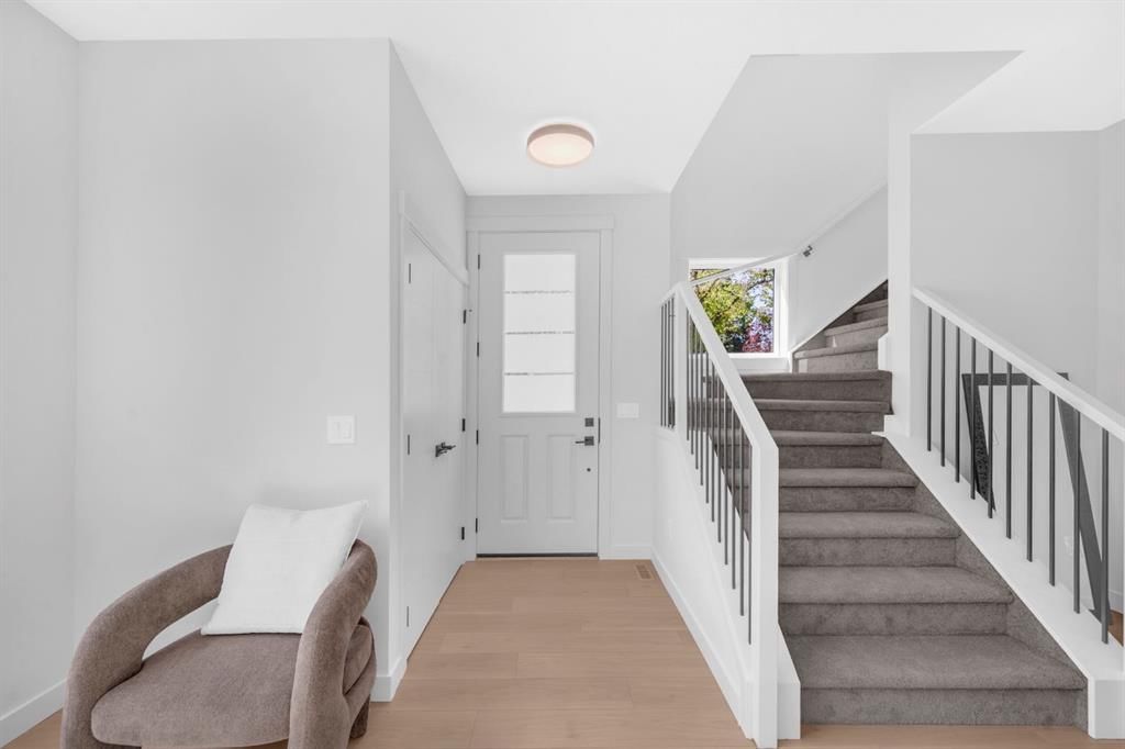 1846 24 Avenue NW, Calgary — photo 5 of 49