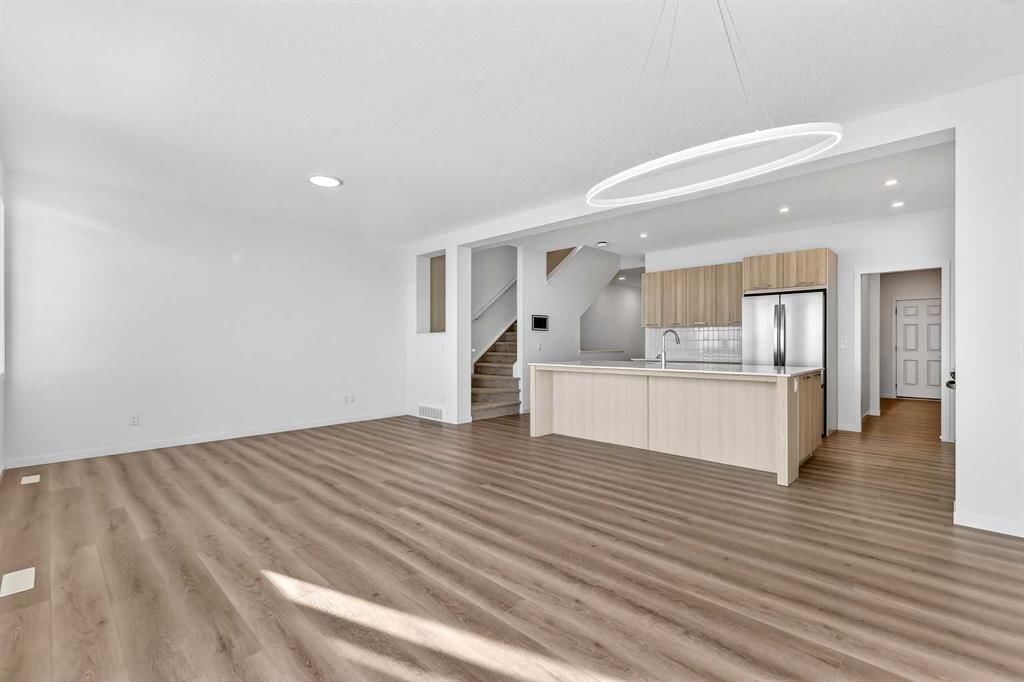 191 Corner Glen Crescent NE, Calgary — photo 5 of 19