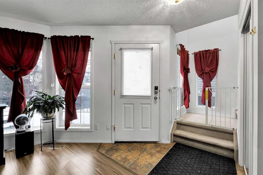 298 Taravista Street NE, Calgary — photo 3 of 45