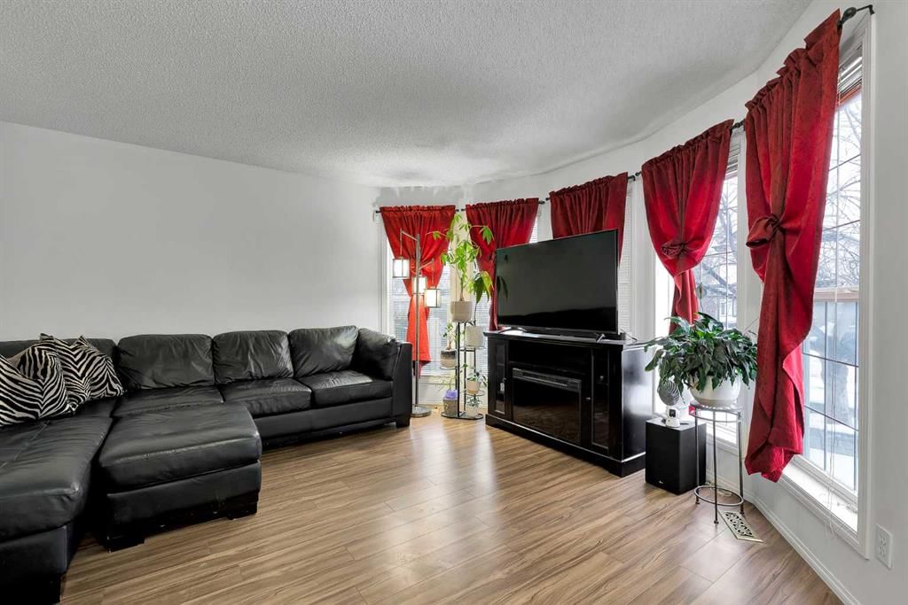 298 Taravista Street NE, Calgary — photo 5 of 45