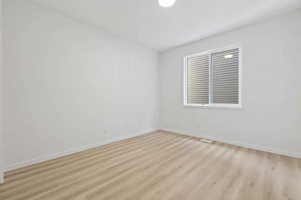 421 Corner Glen Way NE, Calgary — photo 4 of 19