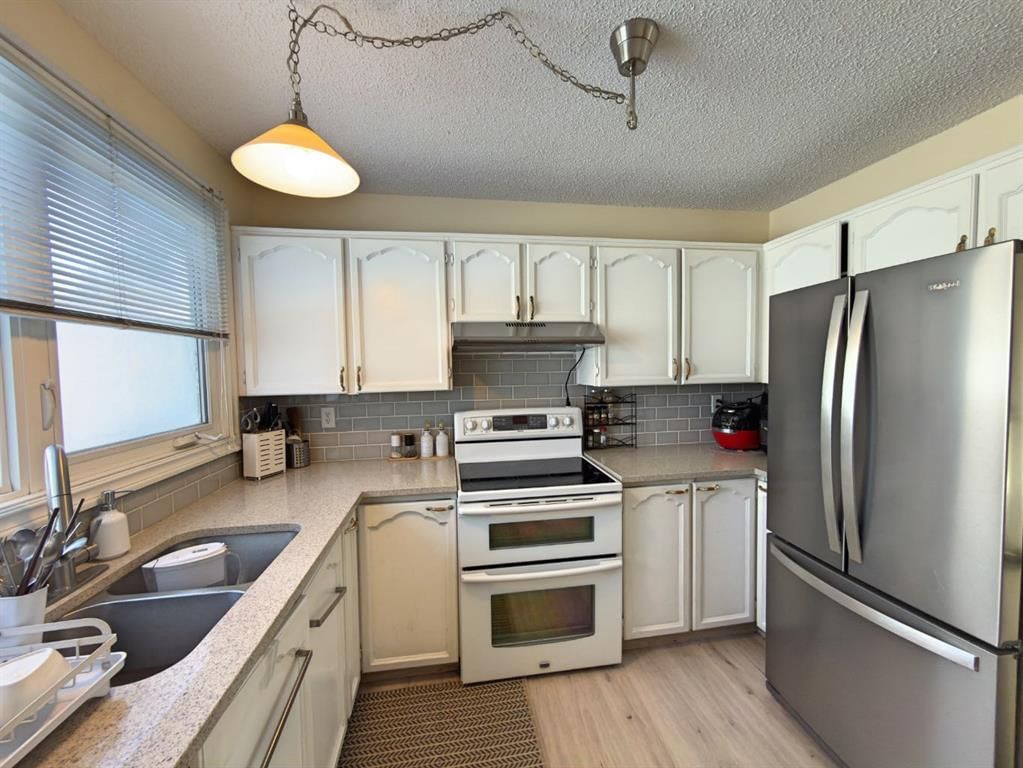 9, 1111 Canterbury Drive SW, Calgary — main listing photo