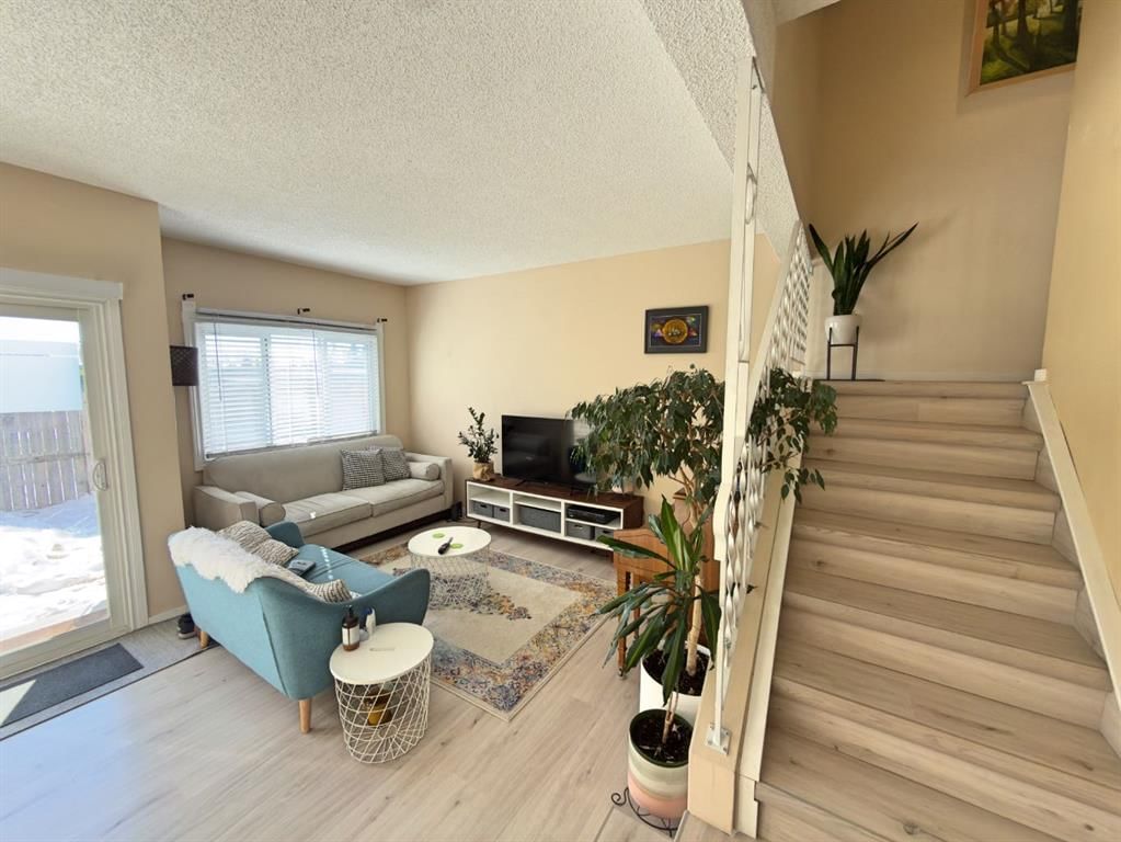 9, 1111 Canterbury Drive SW, Calgary — photo 3 of 43