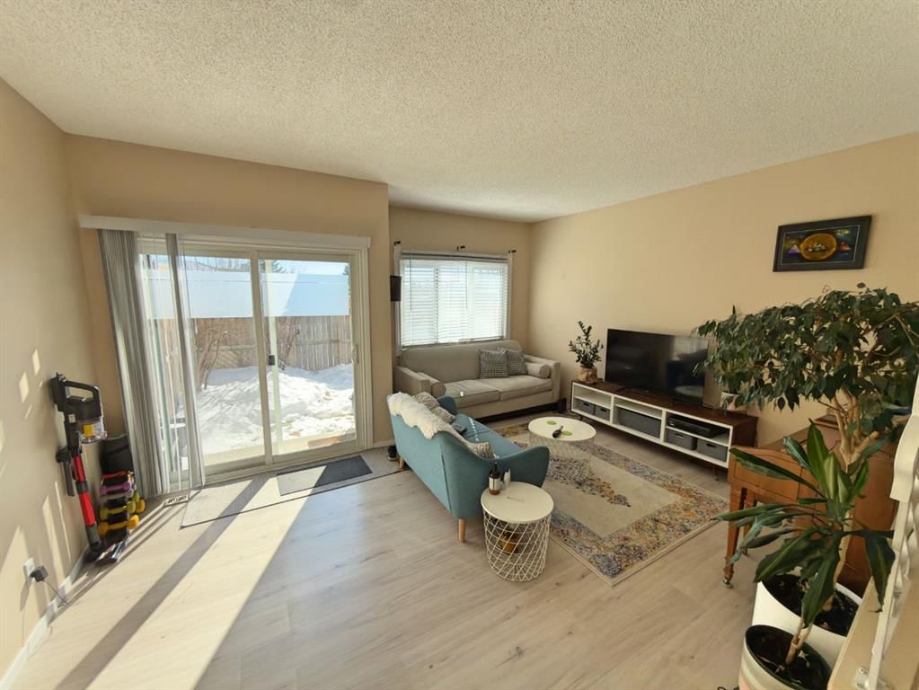 9, 1111 Canterbury Drive SW, Calgary — photo 4 of 43